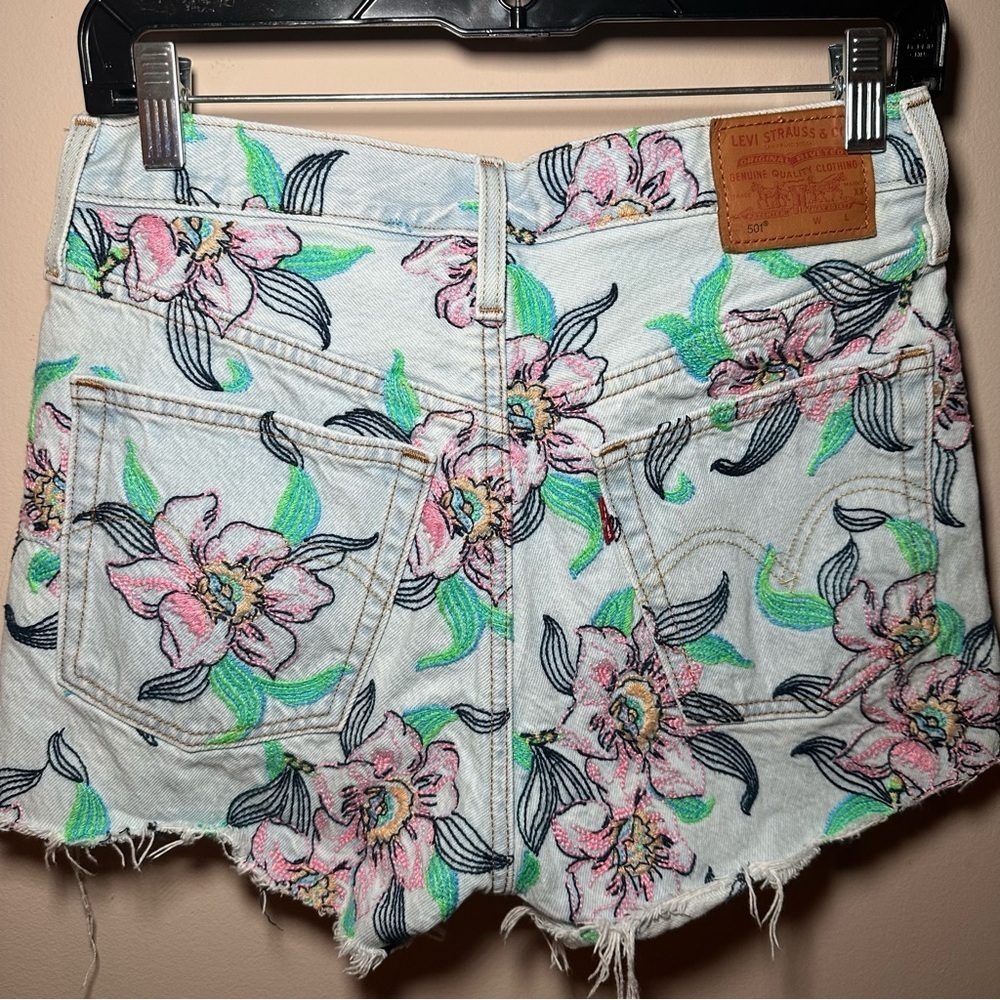 Levi’s 501 Button Fly Floral Garden Print Denim Shorts Size 26 - Picture 14 of 16